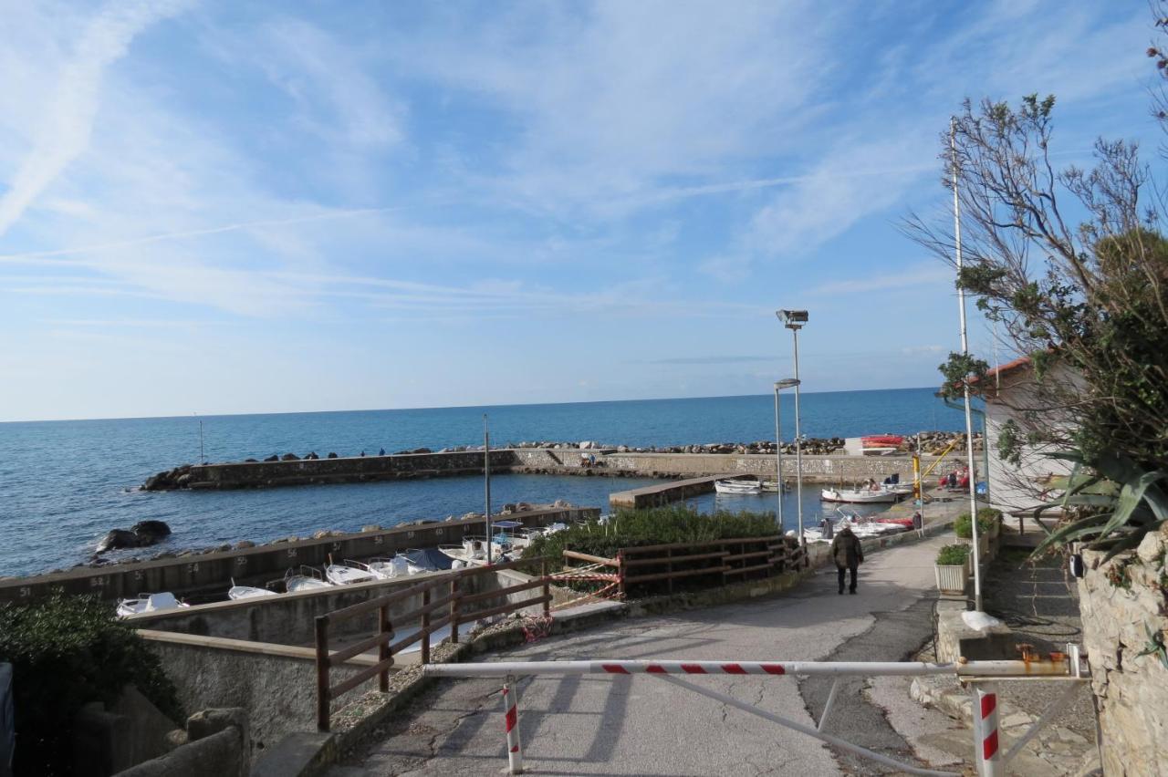 Bellavista Beachfront Apartments Quercianella Exterior foto
